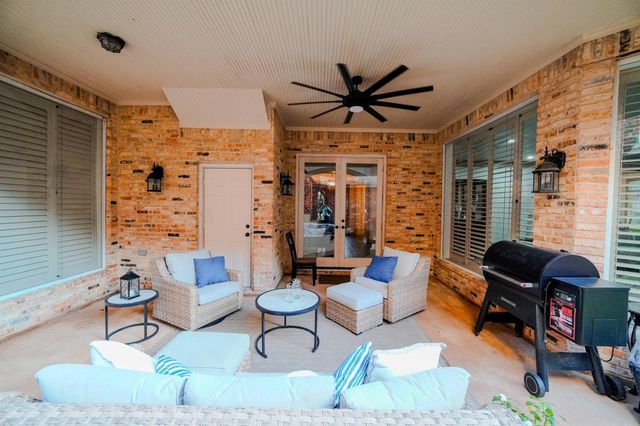 60 Champion Villa Drive, Houston, TX 77069