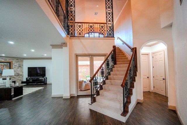 60 Champion Villa Drive, Houston, TX 77069