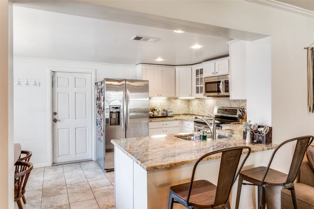 609 Kirkwood, Dallas, TX 75218