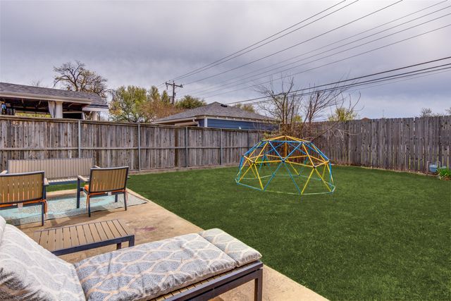 609 Kirkwood, Dallas, TX 75218