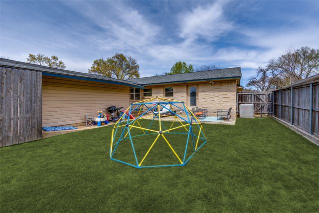 609 Kirkwood, Dallas, TX 75218