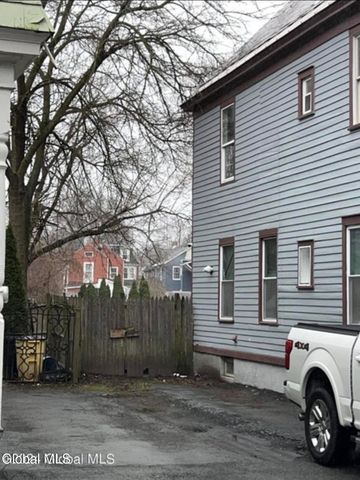 13 Ingersoll Avenue, Schenectady, NY 12305