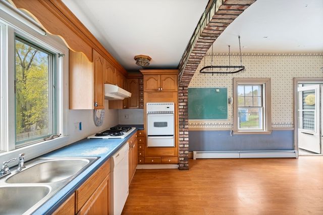 327 East St, Hingham, MA 02043
