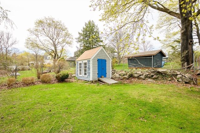 327 East St, Hingham, MA 02043