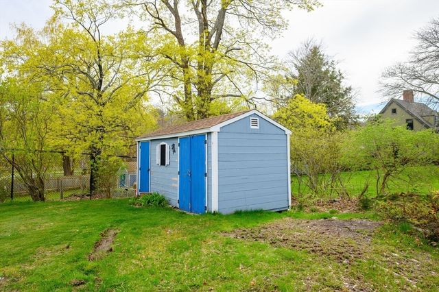 327 East St, Hingham, MA 02043