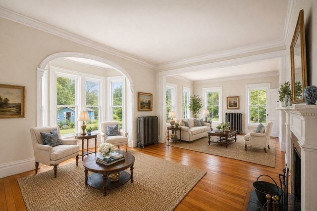 327 East St, Hingham, MA 02043