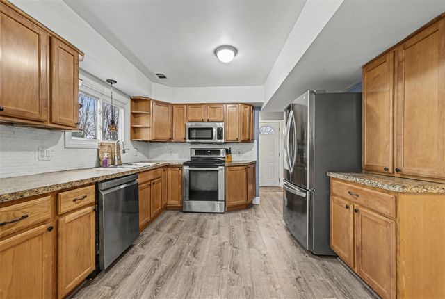 29550 Bretton, Livonia, MI 48152