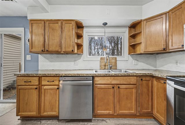 29550 Bretton, Livonia, MI 48152