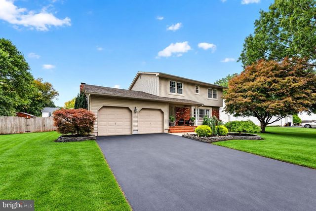 41 WOLFPACK RD, Hamilton, NJ 08619