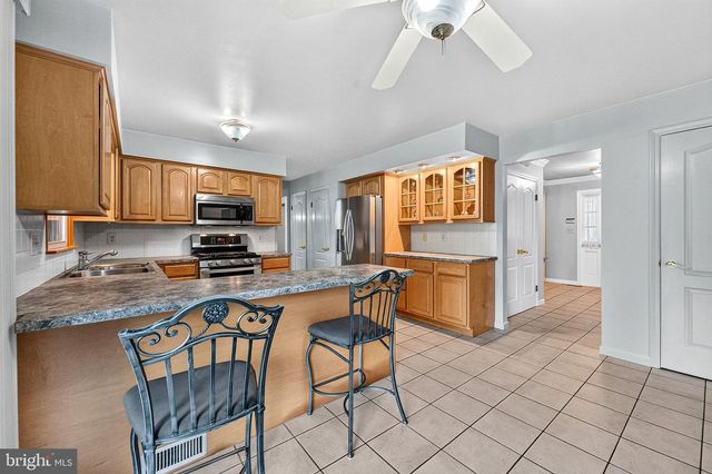 41 WOLFPACK RD, Hamilton, NJ 08619