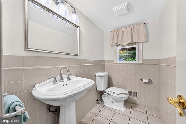 41 WOLFPACK RD, Hamilton, NJ 08619