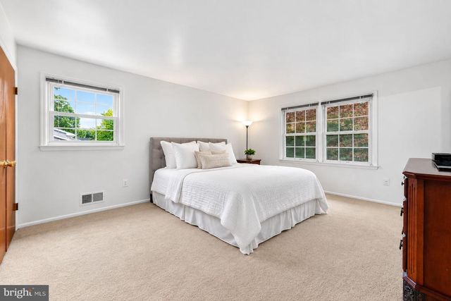 41 WOLFPACK RD, Hamilton, NJ 08619