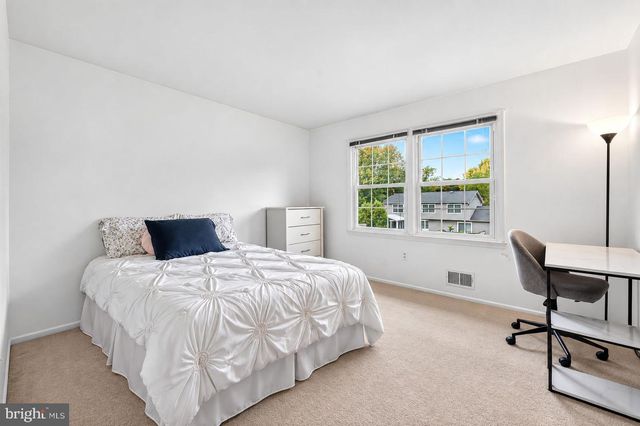 41 WOLFPACK RD, Hamilton, NJ 08619