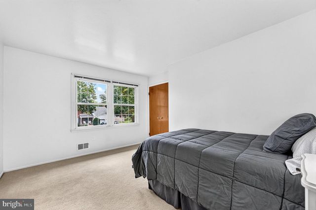 41 WOLFPACK RD, Hamilton, NJ 08619