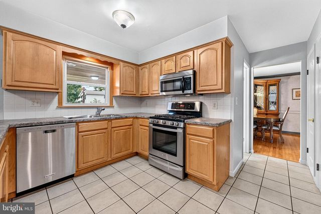 41 WOLFPACK RD, Hamilton, NJ 08619