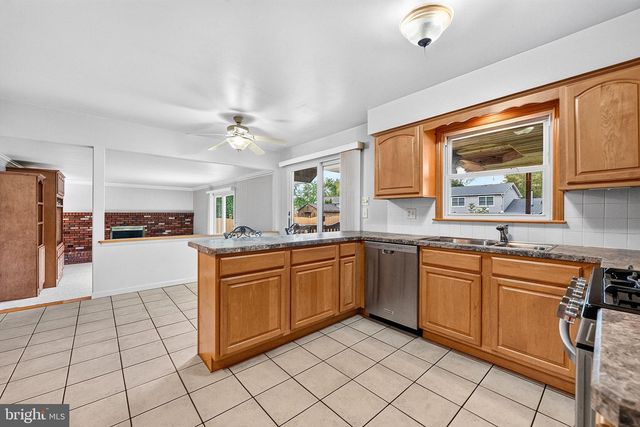41 WOLFPACK RD, Hamilton, NJ 08619