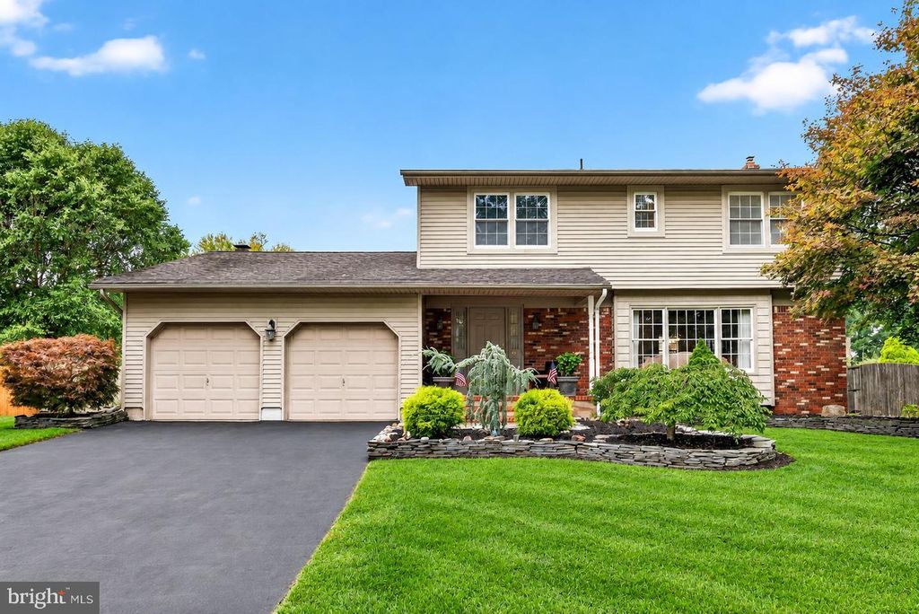 41 WOLFPACK RD, Hamilton, NJ 08619