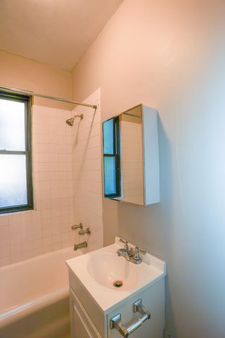 5326 S cornell Avenue 210, Chicago, IL 60615