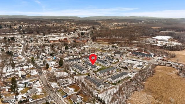 4 Gregg Ct, Newton Town, NJ 07860