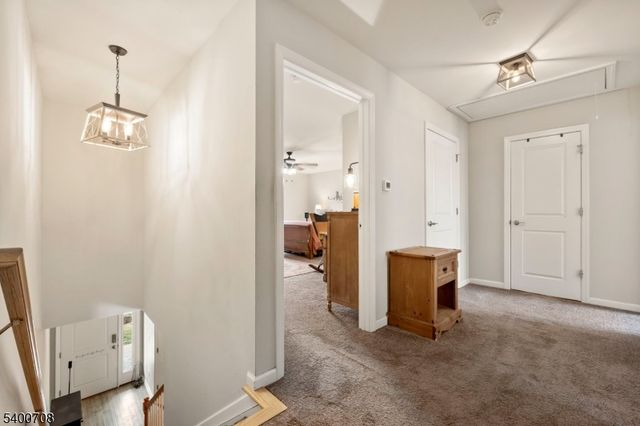 4 Gregg Ct, Newton Town, NJ 07860