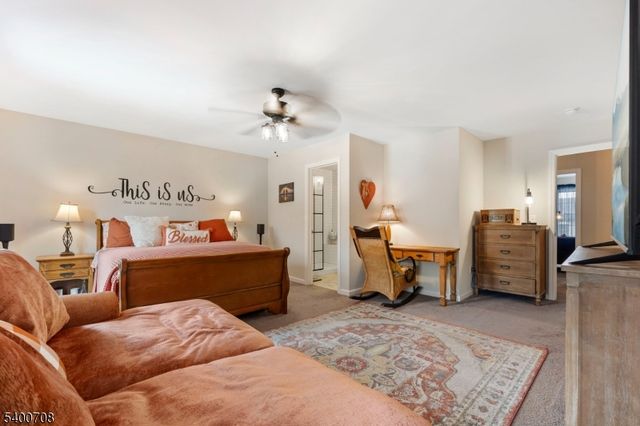 4 Gregg Ct, Newton Town, NJ 07860