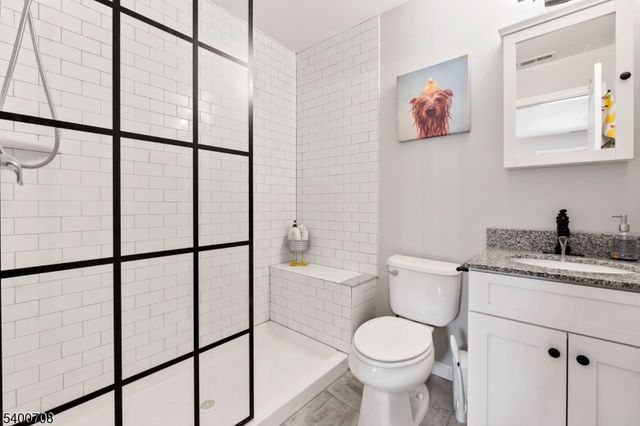 4 Gregg Ct, Newton Town, NJ 07860