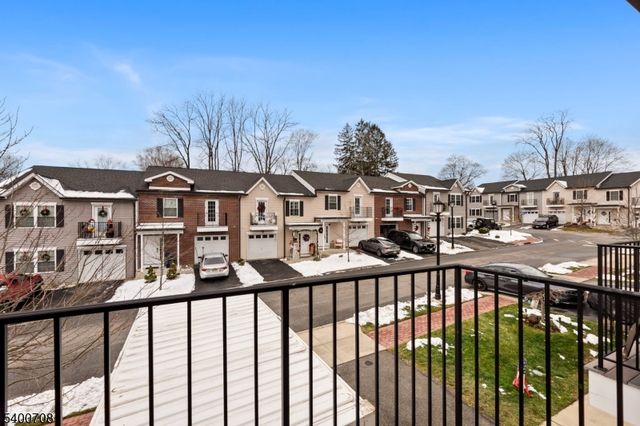 4 Gregg Ct, Newton Town, NJ 07860