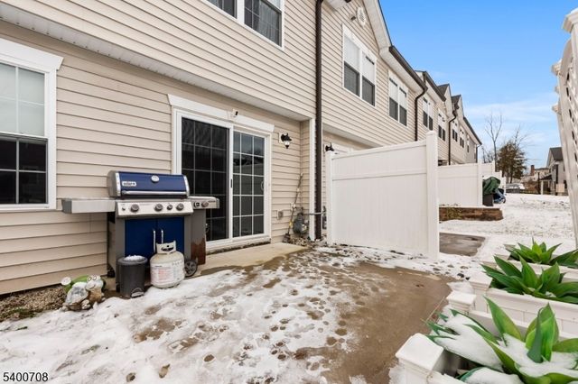 4 Gregg Ct, Newton Town, NJ 07860