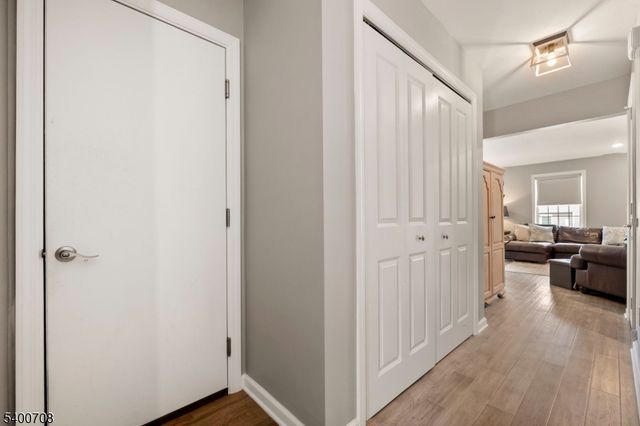 4 Gregg Ct, Newton Town, NJ 07860