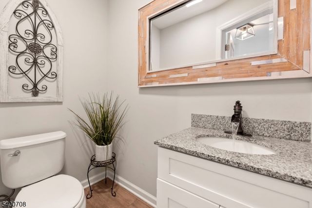 4 Gregg Ct, Newton Town, NJ 07860