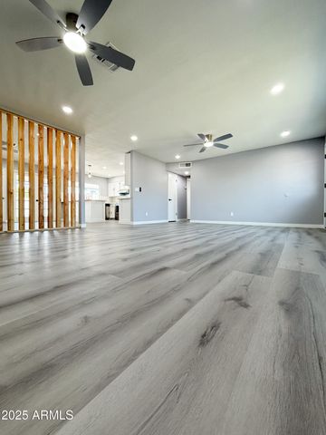 4638 W MIDWAY Avenue, Glendale, AZ 85301