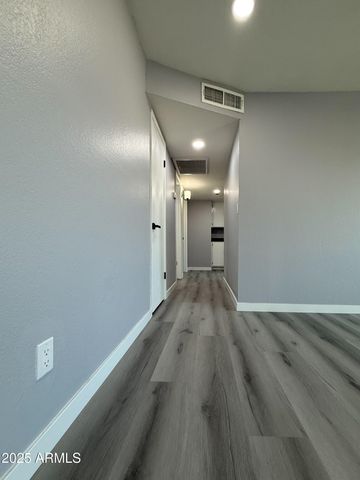 4638 W MIDWAY Avenue, Glendale, AZ 85301