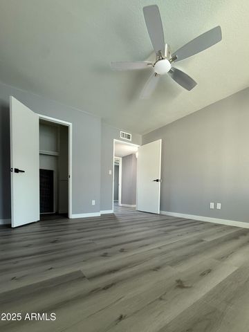 4638 W MIDWAY Avenue, Glendale, AZ 85301