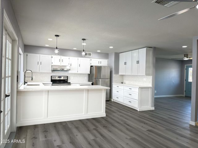 4638 W MIDWAY Avenue, Glendale, AZ 85301