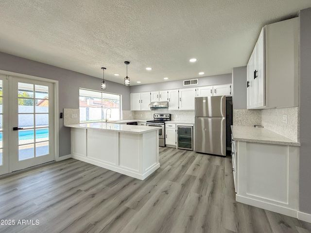 4638 W MIDWAY Avenue, Glendale, AZ 85301