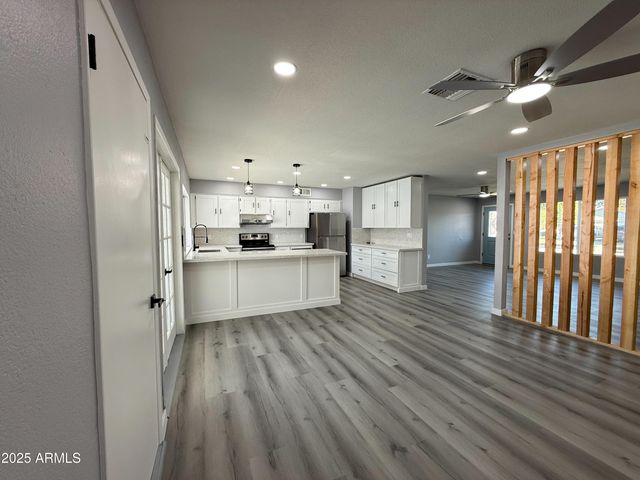 4638 W MIDWAY Avenue, Glendale, AZ 85301