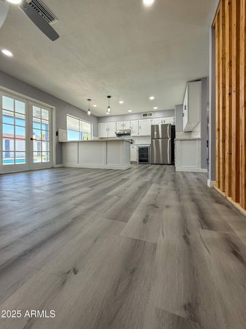 4638 W MIDWAY Avenue, Glendale, AZ 85301