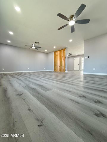 4638 W MIDWAY Avenue, Glendale, AZ 85301