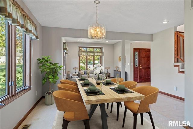 12 WEDGEWOOD Court, Taylorville, IL 62568