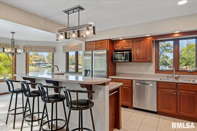 12 WEDGEWOOD Court, Taylorville, IL 62568