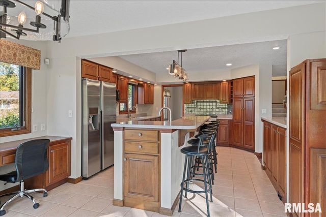 12 WEDGEWOOD Court, Taylorville, IL 62568