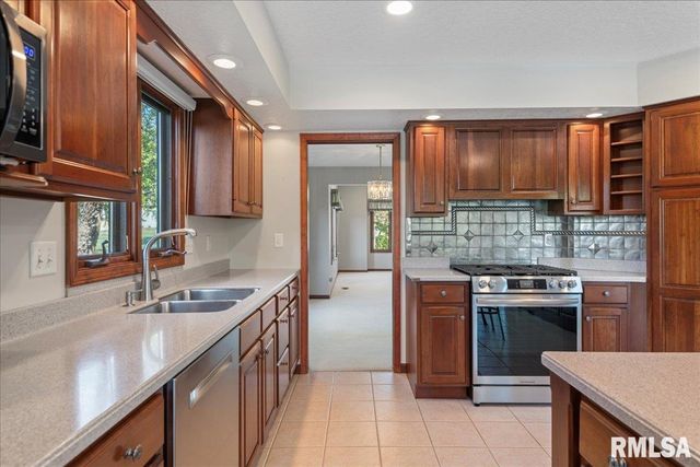 12 WEDGEWOOD Court, Taylorville, IL 62568