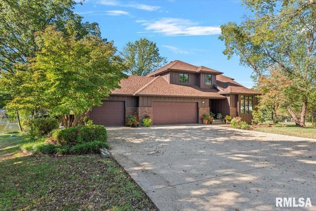 12 WEDGEWOOD Court, Taylorville, IL 62568