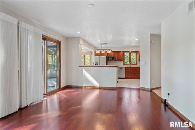 12 WEDGEWOOD Court, Taylorville, IL 62568