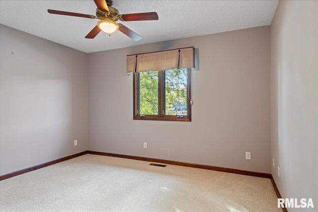 12 WEDGEWOOD Court, Taylorville, IL 62568