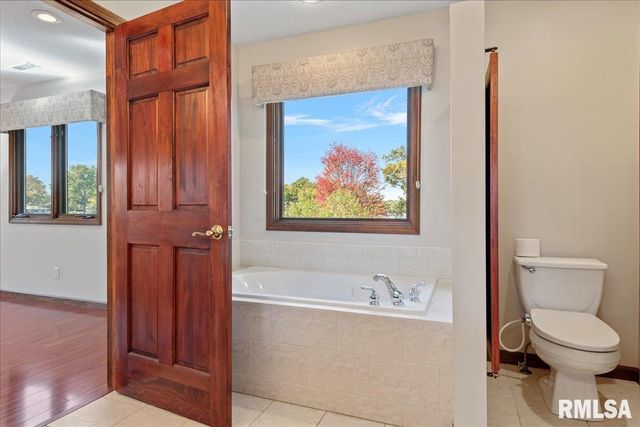 12 WEDGEWOOD Court, Taylorville, IL 62568