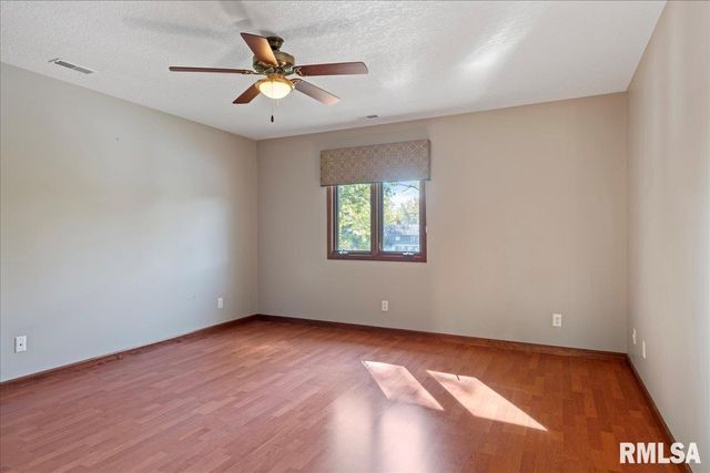 12 WEDGEWOOD Court, Taylorville, IL 62568