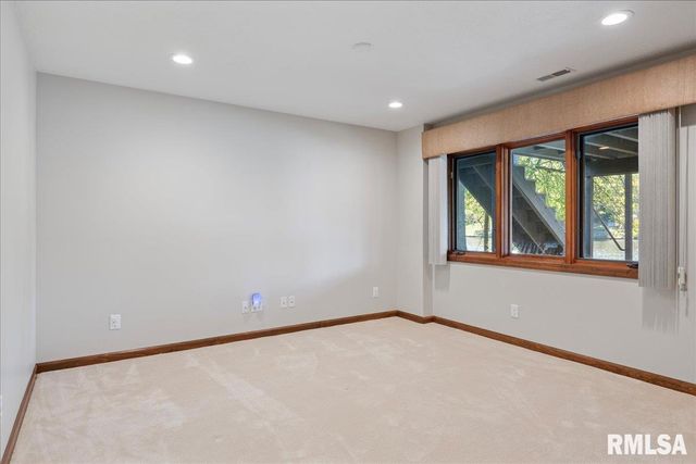 12 WEDGEWOOD Court, Taylorville, IL 62568