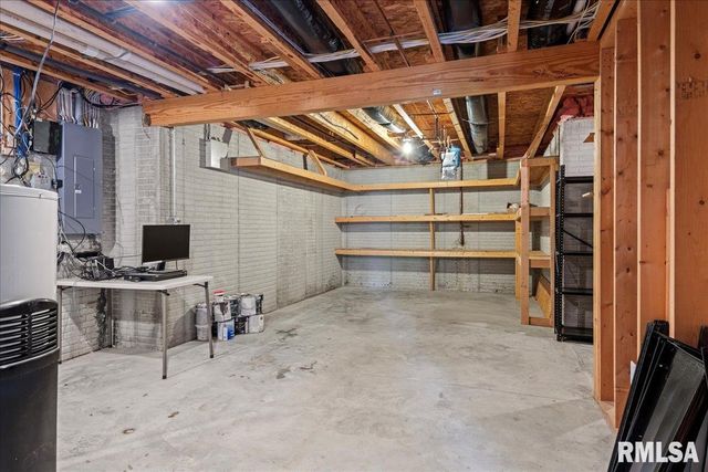 12 WEDGEWOOD Court, Taylorville, IL 62568