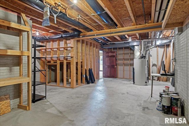 12 WEDGEWOOD Court, Taylorville, IL 62568